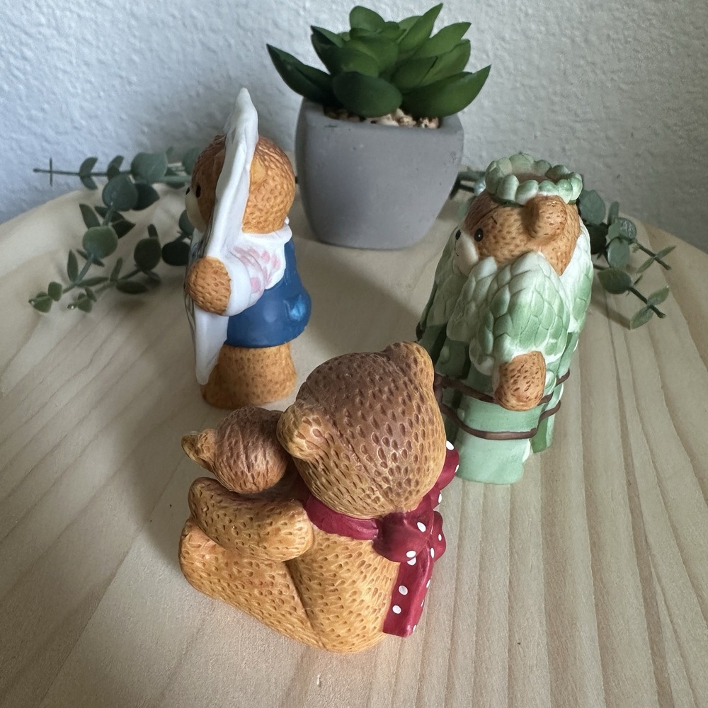 VTG Lucy and Me Bears Sweet Pea Asparagus Garden A Bear Doll Figurines Set Of 3 - Picture 9 of 15